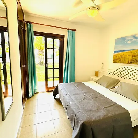 아파트 Apartment 5 Minutes Away From The Sea 손 호리구에르