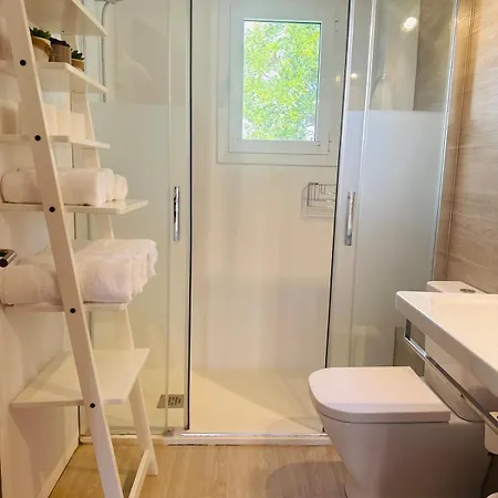 Apartment 5 Minutes Away From The Sea *