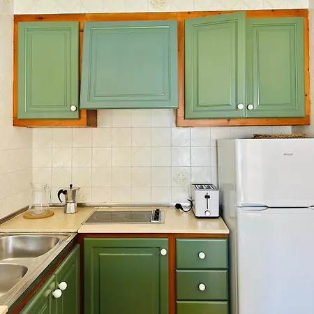Apartment 5 Minutes Away From The Sea דירה *